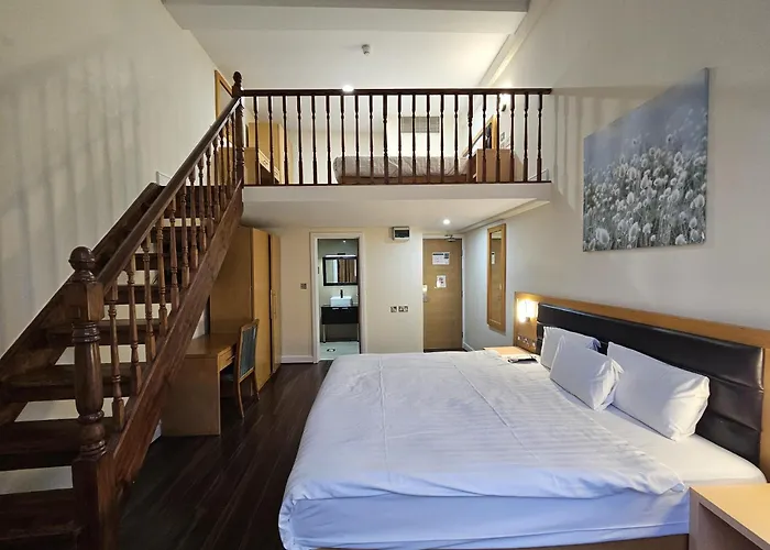 Cromwell Hotel